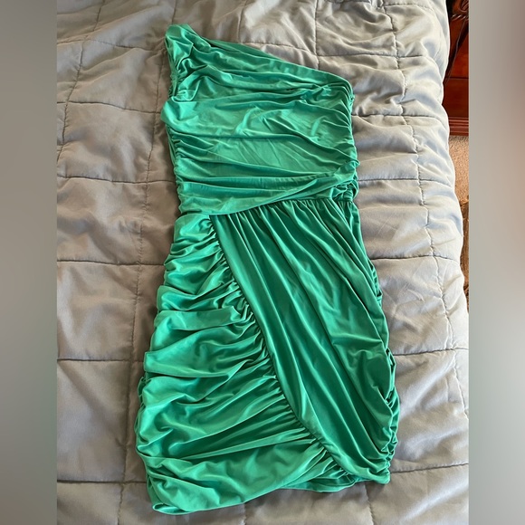 Emerald Green Pretty Sexy mini Dress - one shoulder style - shears all over - Picture 1 of 2